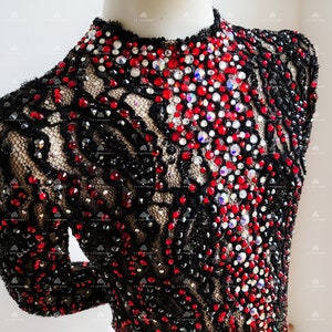 Abito da pattinaggio di figura nero/rosso, abito con strass neri, abito da pattinaggio a rotelle, spettacolo di danza, danza lirica