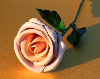 Rose en cuir, bouquet simple ou complet.