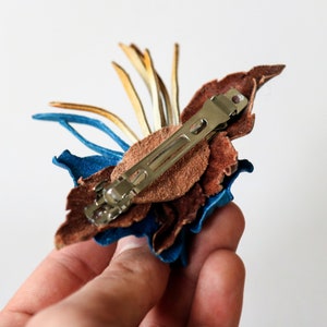 Altos en cuir, barrette à cheveux fleurie bleue fabriquée par Oksana image 7