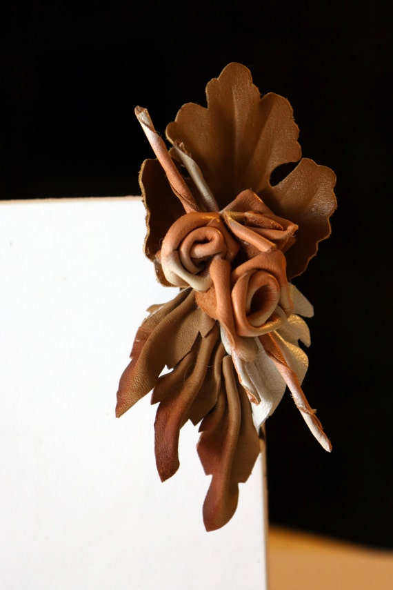 Beige Flowers Hair Clip, Genuine Leather, Hair Barrette  display picture 2