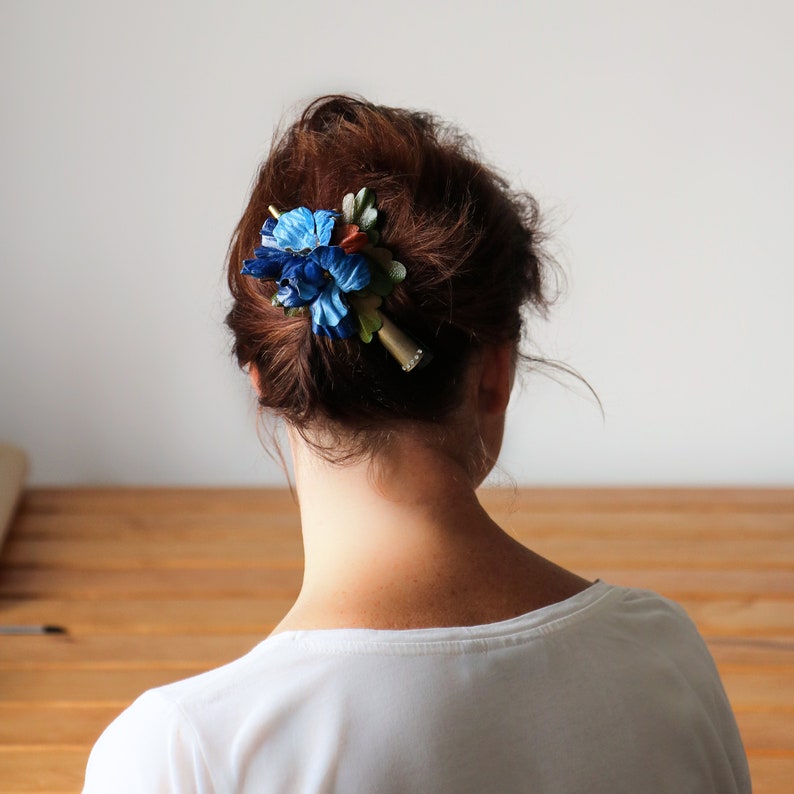 Altos en cuir, barrette à cheveux fleurie bleue fabriquée par Oksana image 4