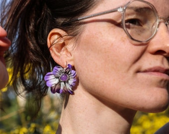 Boucles d'oreilles en cuir violettes et argentées, boucles d'oreilles uniques fabriquées par Oksana