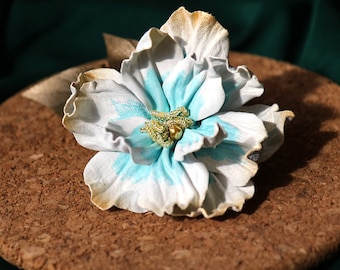 Barrette Cherokee Rose en cuir, fabriquée par Oksana
