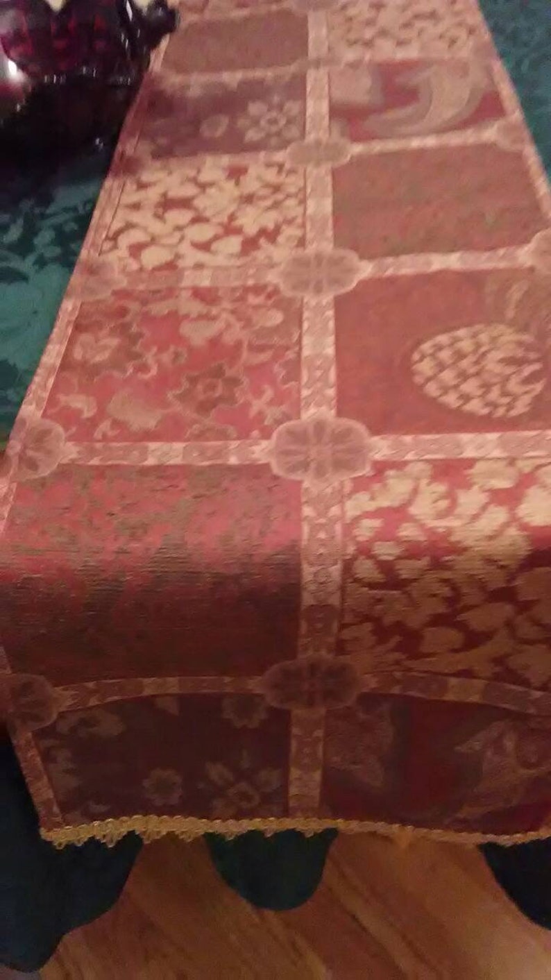 Beautiful Festive Red And Gold Table Runner Image 0