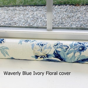 Waverly Blue floral Cover Door Draft Stopper COVER Brise-vent. Serpent de porte. Garde de porte. Bloqueur de tirant d’eau de porte. Bouchon de dépouille de fenêtre