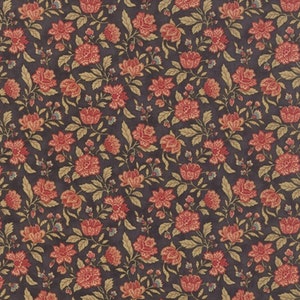 Puede incluir: Una tela marr&oacute;n oscura con un patr&oacute;n repetitivo de peque&ntilde;as flores rojas y doradas. La tela tiene un aspecto vintage y ser&iacute;a perfecta para acolchar, manualidades o decoraci&oacute;n del hogar.