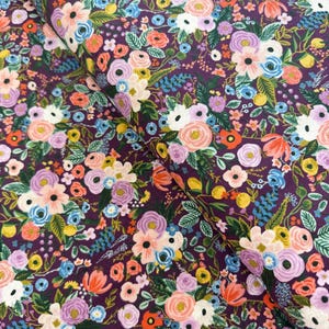 Garden Party - Petite Garden Party - Tessuto bordeaux di Rifle Paper Co. - Tessuto di cotone
