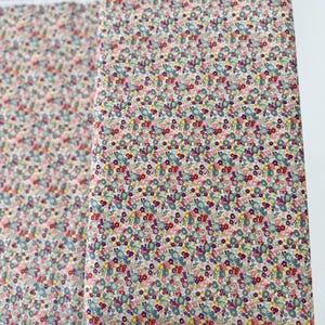 Chelsea Garden Floral Cotton Lawn Fabric: Lightweight Quilting Material image 4