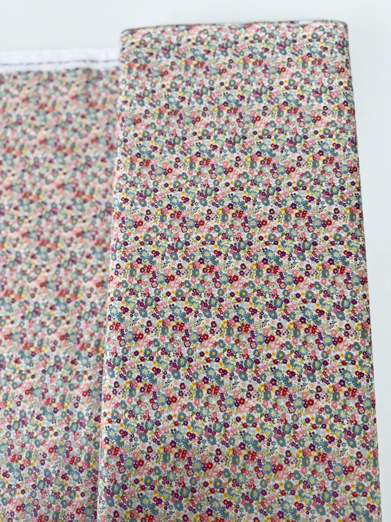 Chelsea Garden Floral Cotton Lawn Fabric: Lightweight Quilting Material image 4