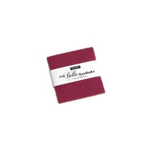 Puede incluir: Un cuadrado de tela rojo con el texto "Moda Bella Solids" impreso en una etiqueta blanca.