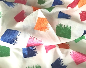 Tissu voile de coton brodé : matériau transparent léger