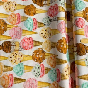 Sweet Tooth - Eistüten Stoff von Mary Lake Thompson - Baumwollstoff