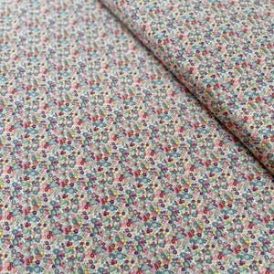 Chelsea Garden Floral Cotton Lawn Fabric: Lightweight Quilting Material image 3