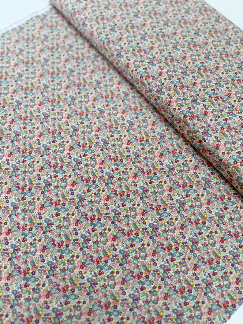 Chelsea Garden Floral Cotton Lawn Fabric: Lightweight Quilting Material image 3