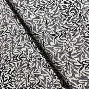 Ebony Suite - Leaf Vines Dove Fabric van Barbara Brackman - Katoenstof