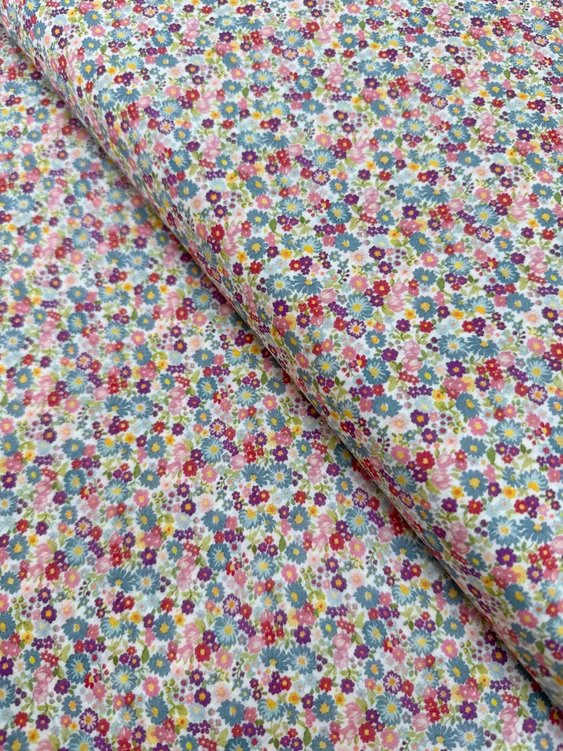 Chelsea Garden Floral Cotton Lawn Fabric: Lightweight Quilting Material image 1