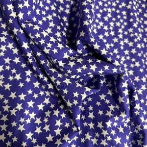 Glow for it - phosphorescent dans le noir - tissu violet étoiles phosphorescentes par Greta Lynn - tissu en coton