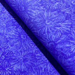 Andalucia - Daisies Periwinkle Fabric by Jinny Beyer - Cotton Fabric