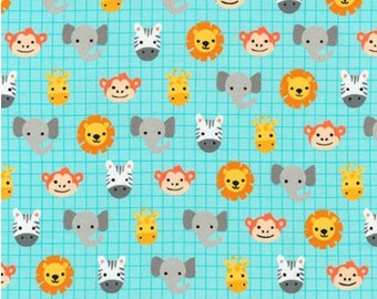 Può includere: Un tessuto blu turchese con un motivo ripetuto di volti di animali. Gli animali includono una zebra, una giraffa, un elefante, un leone e una scimmia. Gli animali sono tutti in stile cartone animato e hanno colori vivaci.