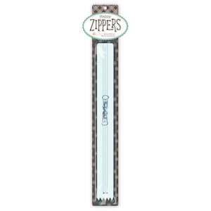 Könnte beinhalten: Ein weißer Reißverschluss mit einem silbernen Schieber und einem silbernen Zipper. Der Reißverschluss ist in einer durchsichtigen Plastiktüte mit braunem und weißem Muster verpackt. Die Tüte hat ein Etikett mit der Aufschrift "Happy Zippers".