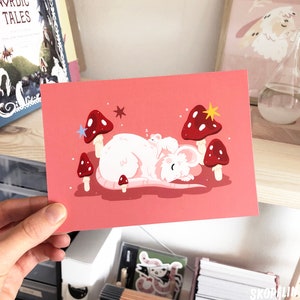 Wees aardig voor elke soort - Leuke paddestoelmuiskaart - hemelse babymuis kunstdruk - moederdagcadeau - A6 Print