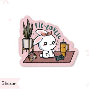 Op de afbeelding: Een sticker met een cartoonkonijn met een roze strik, omringd door fitnessartikelen. De sticker bevat de tekst "Fit-tastic", een plant, een koptelefoon, een waterfles en een halter.