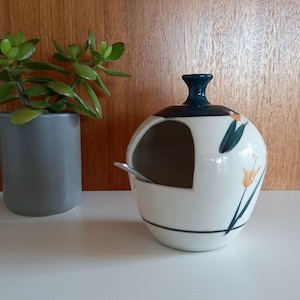 Cochon à sel vintage en céramique blanche : rangement floral pour cuisine avec cuillère