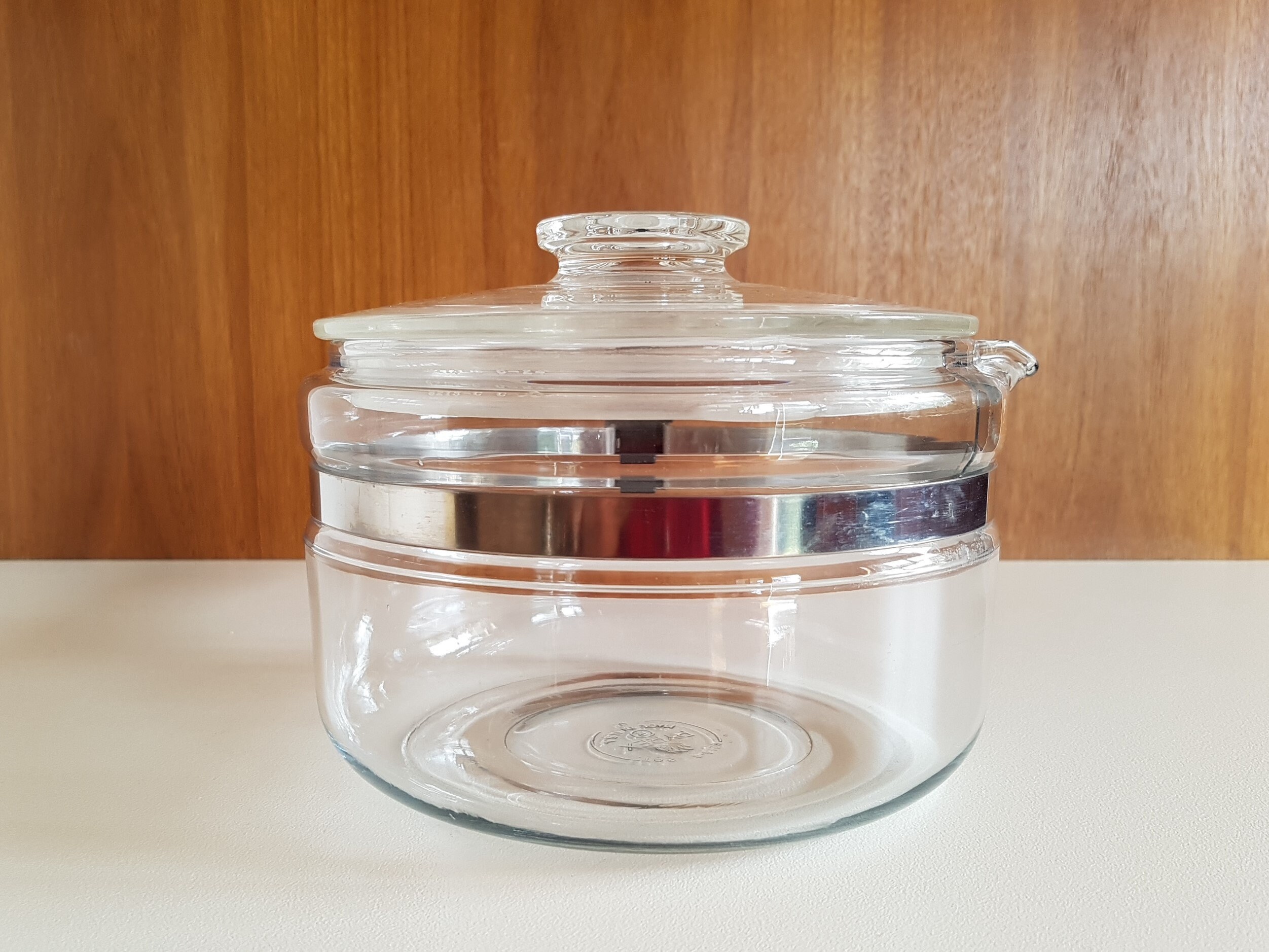 PYREX Flameware Clear Glass Saucepan Pot 6324-b 2 QT With Spout, Lid,  Handle and a Stainless Stell Band Made in USA 1950s 