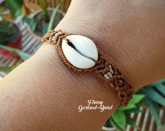 Tahatai marron- bracelet  avec coquillage cauri - tissage macramé