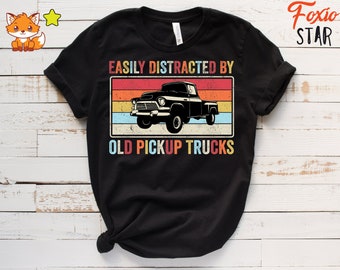 Lätt distraherad av gamla pickupbilar t-shirt