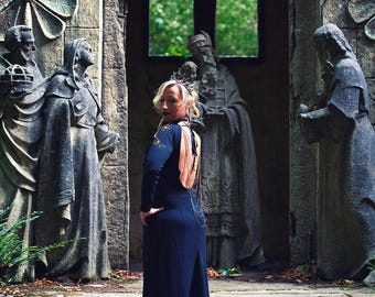 Black stretch trumpet dress with long sleeves, gold embroidery, open back and chained details
