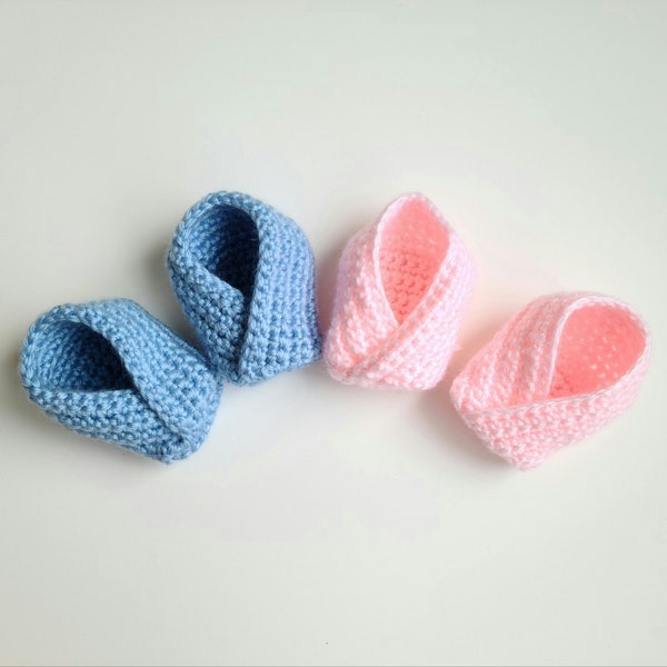 Chaussons roses et bleus au crochet, chaussons croisés, chaussons pour jumeaux, cadeau de baby shower, premies, nouveau-nés, nourrissons, 0-3 mois, 3-6 mois