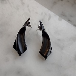 80s geometric shape earrings black painted enameled metal 90s for pierced ears