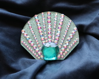 Broche de concha inspirado en Ariel la Sirena, fiel al parque.