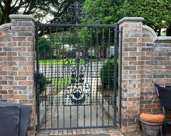 Custom Gate Privacy Screen: 100% Blockage PVC Coated Panel with one door knob cutout
