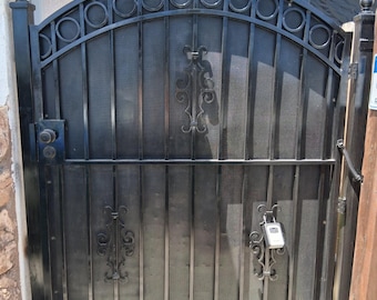 Custom Arched Gate Privacy Screen: 95% Blockage PVC Coated Panel with Doorknob Cutout