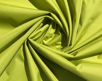 Tela de poliéster verde pera impermeable: lona para toldo con protección UV de 80'' de ancho. Se vende cortada a medida.