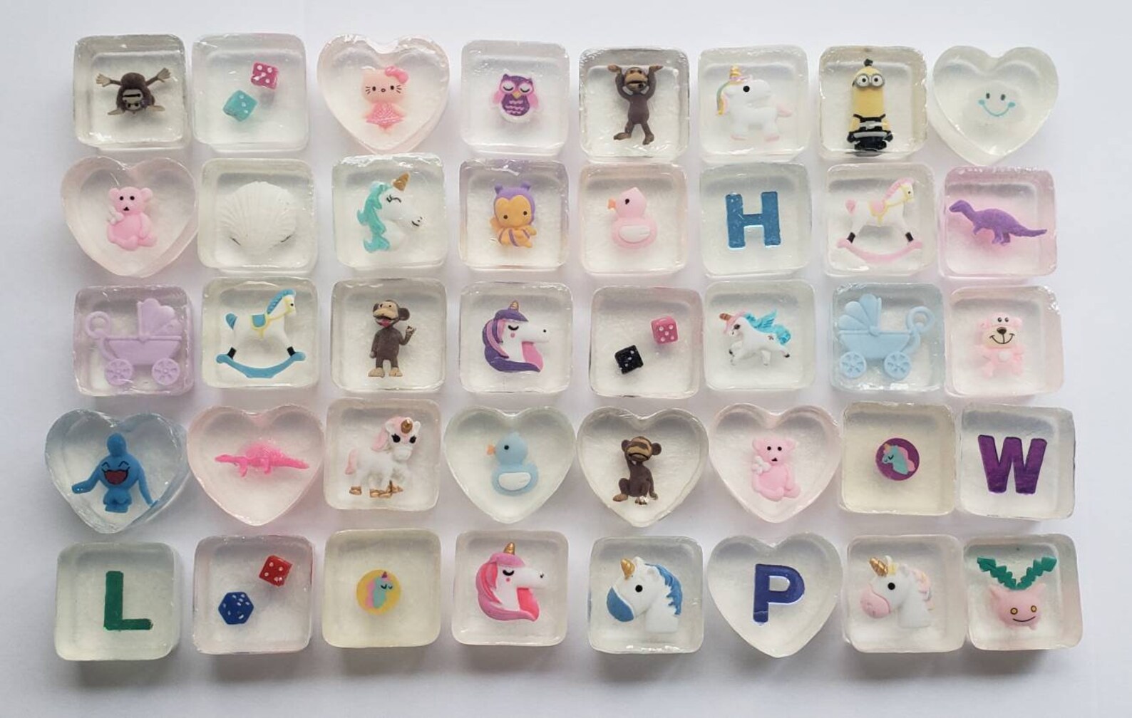 мыло в виде динозаврика. помыть игрушку. мытье игрушек. мыло с игрушкой внутри. мытье игрушек.