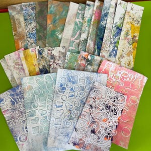 25 collages de tarjetas pintadas a mano abstractas, diario basura, técnica mixta, efímeras, álbumes de recortes, papeles texturizados de collage Gelli, varios tamaños, n.° 364