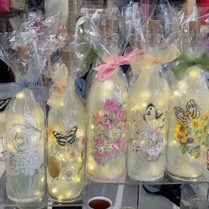 Bouteilles florales lumineuses avec guirlandes lumineuses à l'intérieur/Bouteille de vin florale/Bouteille de vin lumineuse lumineuse/Fées guirlandes lumineuses/Cadeau pour hôtesse/Cadeau d'anniversaire/Cadeau pour elle/