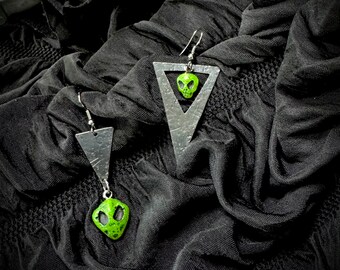 Green alien sci-fi Earrings / Halloween