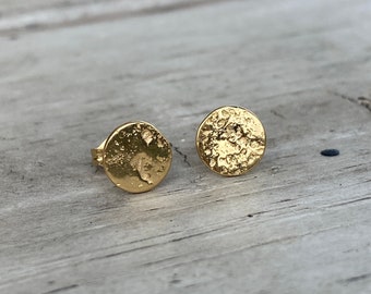 Sand textured studs