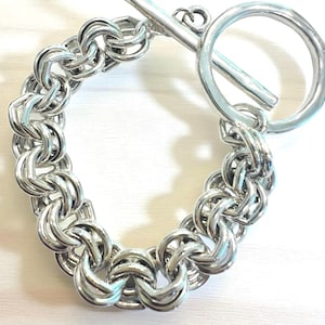 Chunky Sterling Silver Plated Rolo Chain Bracelet: Wavy Toggle Clasp