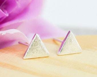 Geometric triangle Ear Studs - Elegant and Discreet Ear Studs - fine and delicate jewelery - perfect gifts - silver jewelery