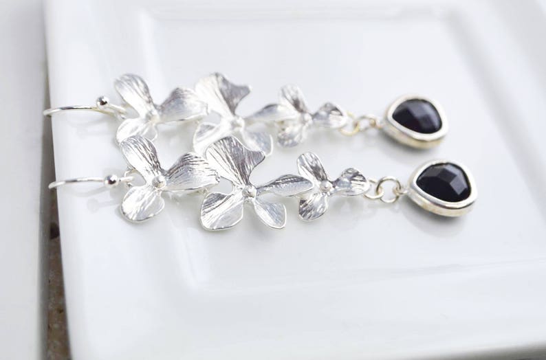 Crystal earrings and beautiful flowers pendants fine and delicate jewel perfect gift for her Elegant and discreet earrings