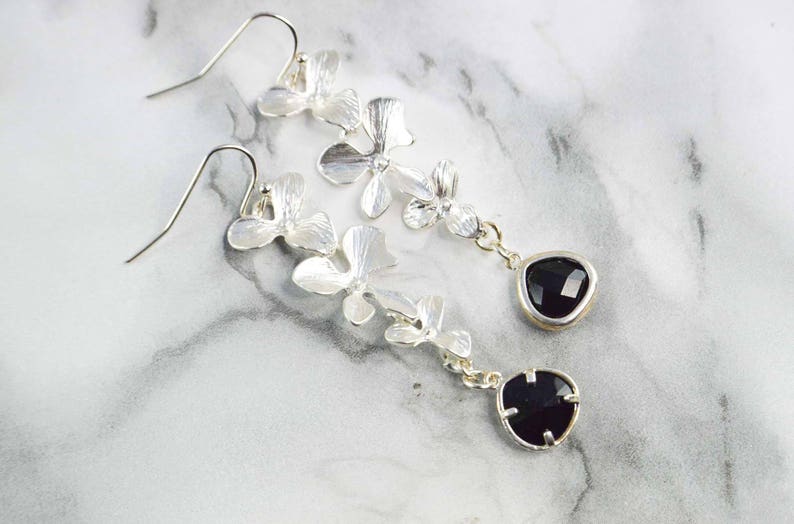 Crystal earrings and beautiful flowers pendants fine and delicate jewel perfect gift for her Elegant and discreet earrings