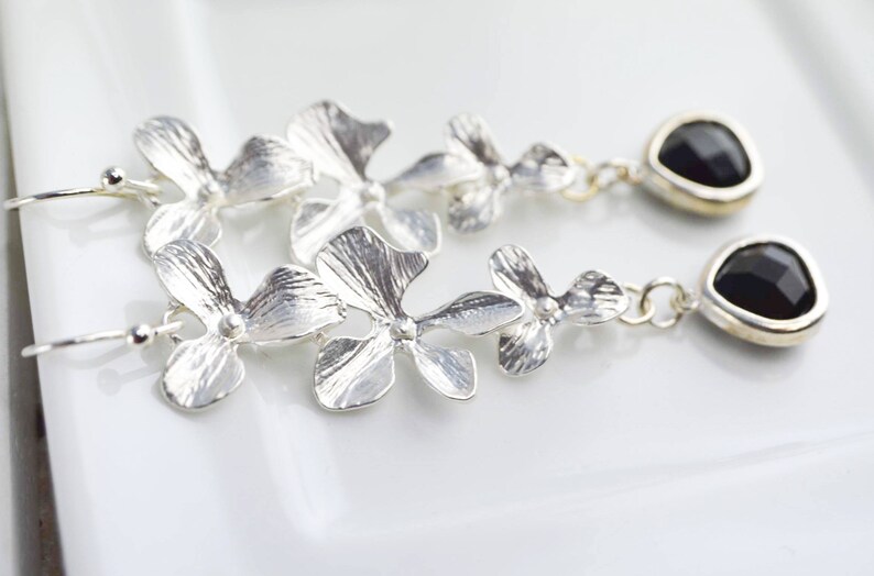 Crystal earrings and beautiful flowers pendants fine and delicate jewel perfect gift for her Elegant and discreet earrings