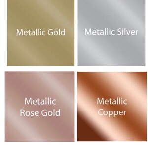 Op de afbeelding: Vier kleurstalen die metallic afwerkingen tonen: metallic goud, metallic zilver, metallic ros&eacute; goud en metallic koper.