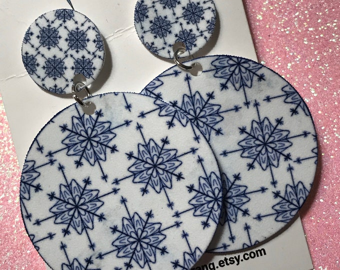 Dangle snowflake earrings