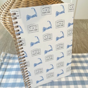 Saisie de Cape Cod Hardcover Planner|Non daté|Agenda|Cape Cod Art|Cape Cod Art|Imprimer|Cadeau|Décor mural|Carte|Imprimer|Peinture